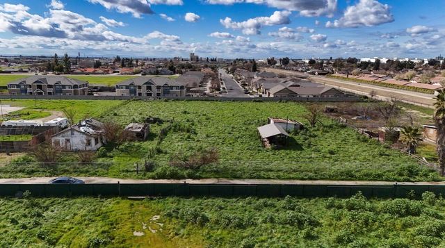 1686 E Foster Drive H, Tulare, CA 93274