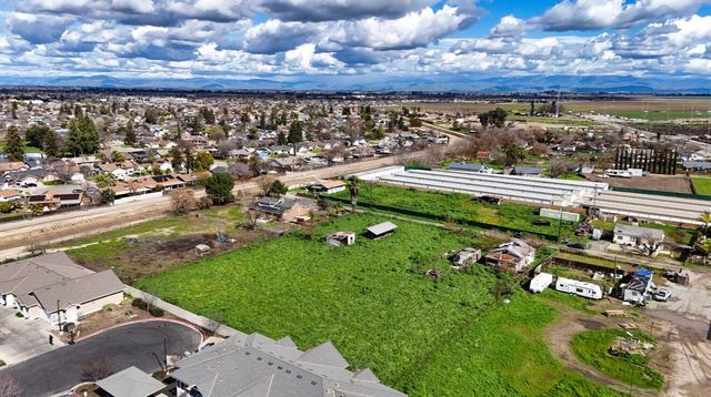 1686 E Foster Drive H, Tulare, CA 93274