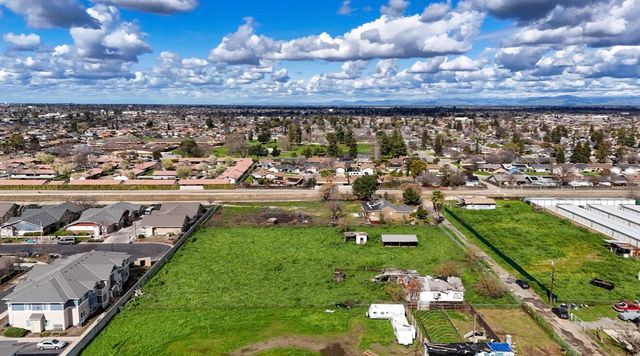 1686 E Foster Drive H, Tulare, CA 93274