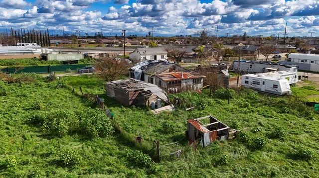 1686 E Foster Drive H, Tulare, CA 93274