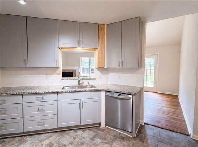 305 Cobb Court, Hampton, GA 30228