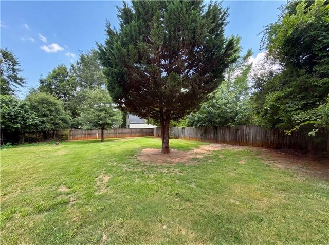 305 Cobb Court, Hampton, GA 30228