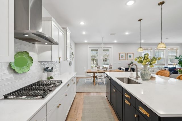 1566 N Lakeshore Drive, Mount Pleasant, SC 29466