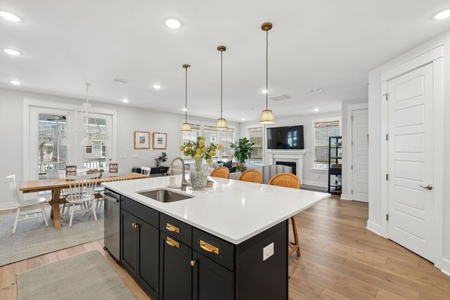 1566 N Lakeshore Drive, Mount Pleasant, SC 29466