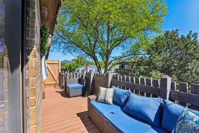 1712 Northfield Square F, Northfield, IL 60093