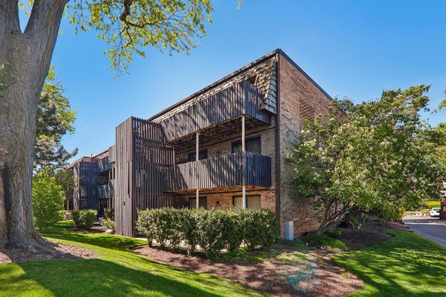 1712 Northfield Square F, Northfield, IL 60093