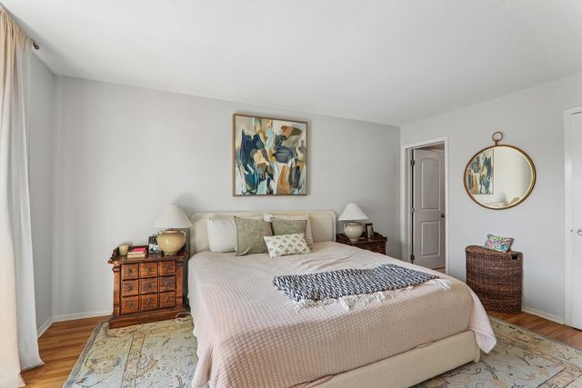1712 Northfield Square F, Northfield, IL 60093