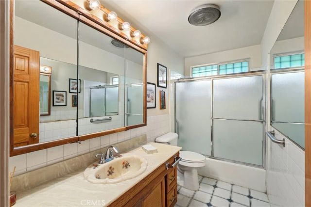 2456 Granville Avenue, Los Angeles, CA 90064