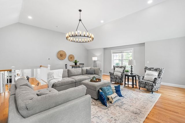 27A Devonshire Dr, Billerica, MA 01821