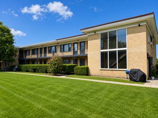 44 King Arthur Court 12, Northlake, IL 60164