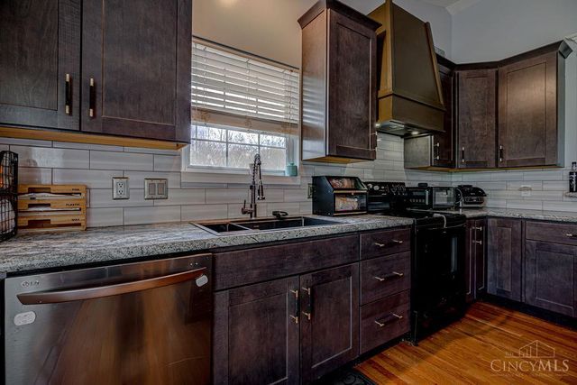1648 Brookridge Circle Drive, Miller Twp, IN 47025