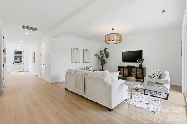 2818 Dogwood Avenue, Charlotte, NC 28206