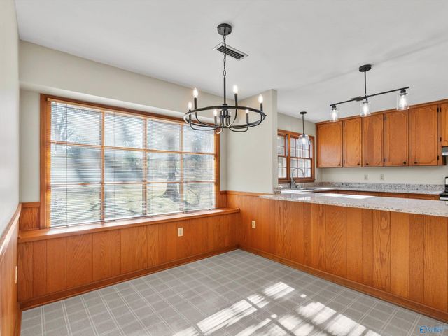 2501 College Street SE, Decatur, AL 35601