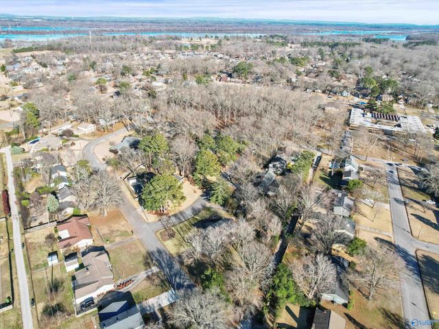 2501 College Street SE, Decatur, AL 35601