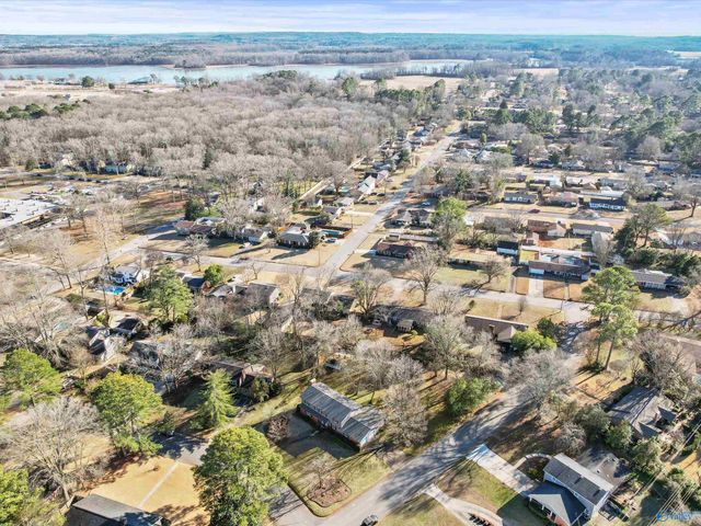 2501 College Street SE, Decatur, AL 35601