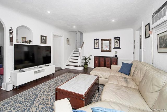 88 Smith Avenue, White Plains, NY 10605