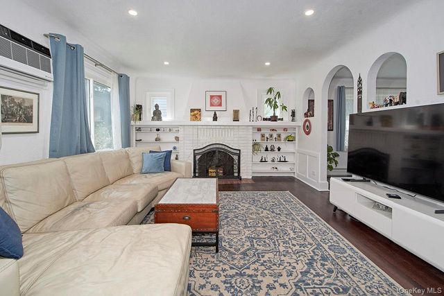 88 Smith Avenue, White Plains, NY 10605