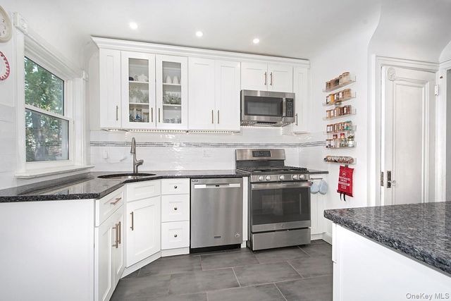 88 Smith Avenue, White Plains, NY 10605