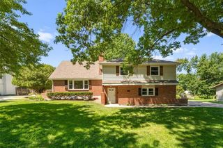 8204 Tomahawk Road, Prairie Village, KS 66208