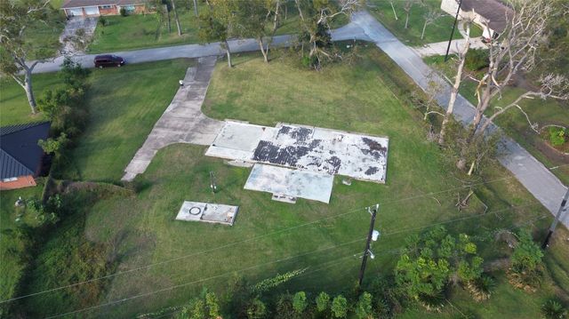 6403 Spencer Drive, Jones Creek, TX 77541