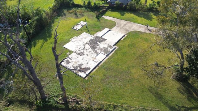 6403 Spencer Drive, Jones Creek, TX 77541