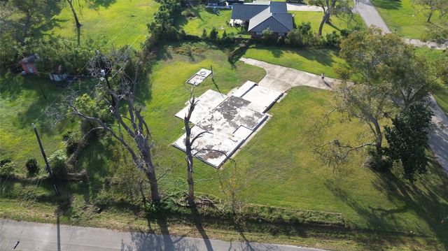 6403 Spencer Drive, Jones Creek, TX 77541