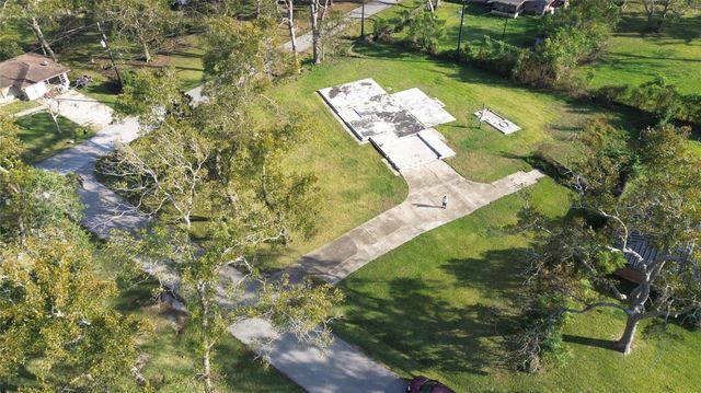 6403 Spencer Drive, Jones Creek, TX 77541