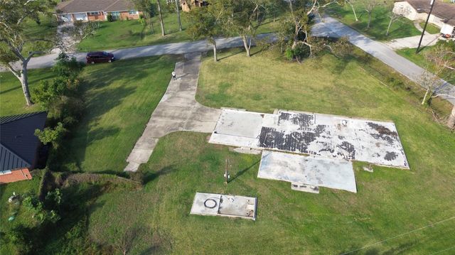 6403 Spencer Drive, Jones Creek, TX 77541