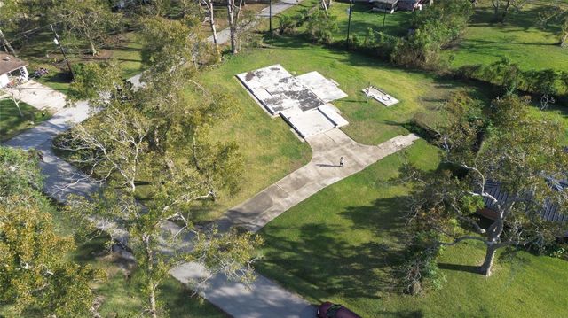 6403 Spencer Drive, Jones Creek, TX 77541