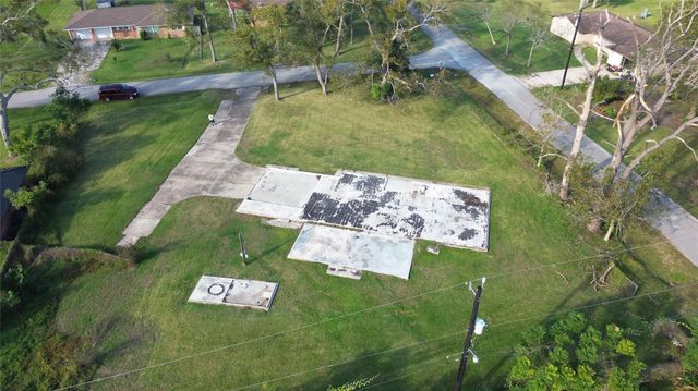 6403 Spencer Drive, Jones Creek, TX 77541