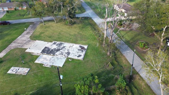 6403 Spencer Drive, Jones Creek, TX 77541