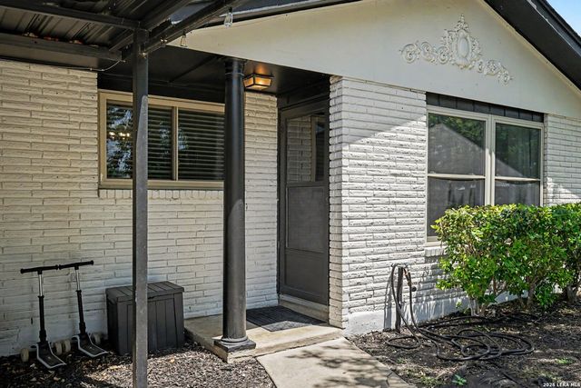 3210 Kirby Dr, Kirby, TX 78219