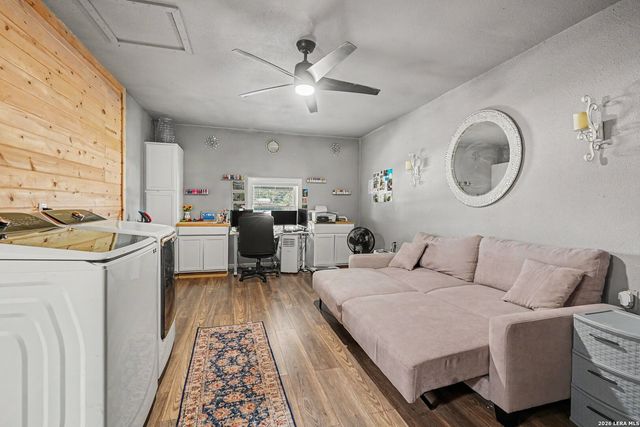 3210 Kirby Dr, Kirby, TX 78219