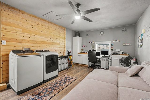 3210 Kirby Dr, Kirby, TX 78219