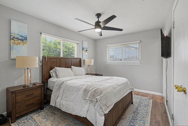 3210 Kirby Dr, Kirby, TX 78219