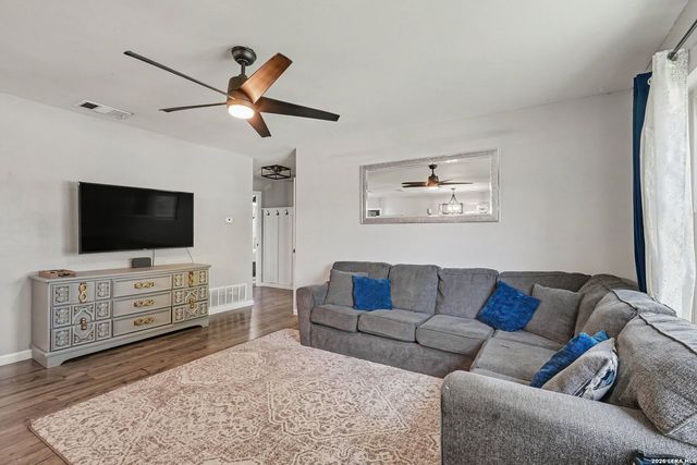 3210 Kirby Dr, Kirby, TX 78219