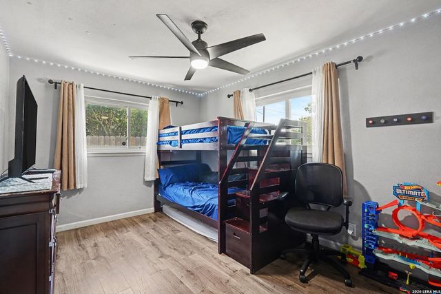 3210 Kirby Dr, Kirby, TX 78219