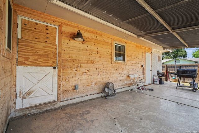 3210 Kirby Dr, Kirby, TX 78219