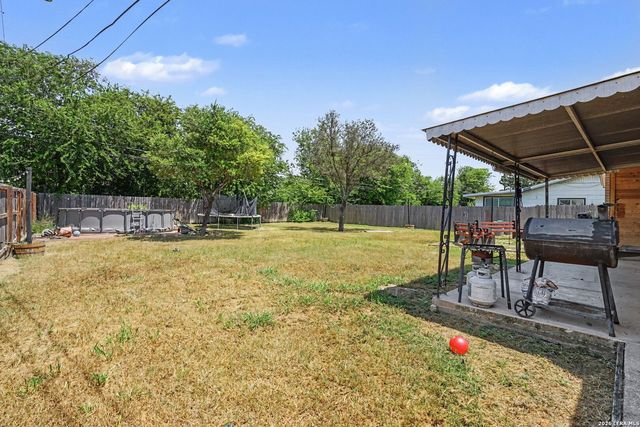 3210 Kirby Dr, Kirby, TX 78219