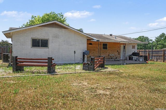 3210 Kirby Dr, Kirby, TX 78219