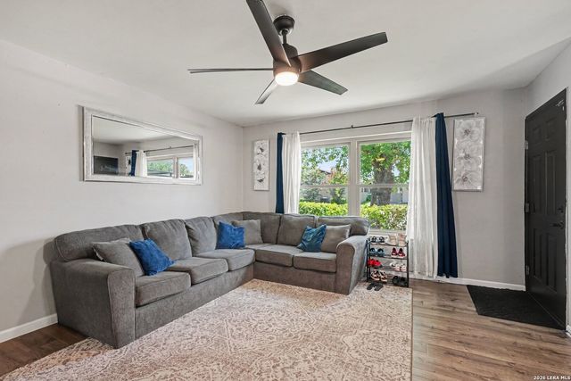 3210 Kirby Dr, Kirby, TX 78219