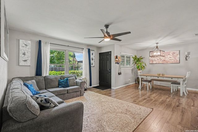 3210 Kirby Dr, Kirby, TX 78219