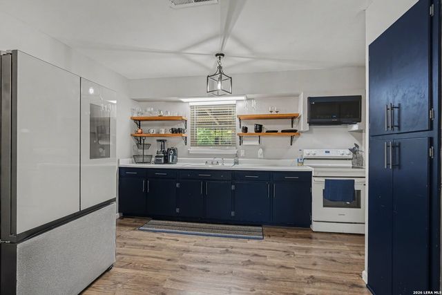 3210 Kirby Dr, Kirby, TX 78219