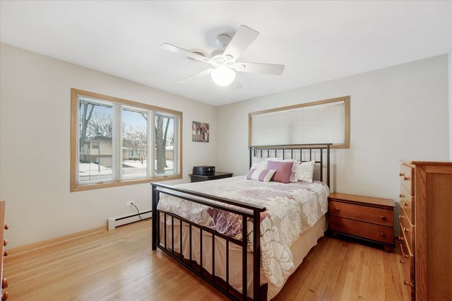 878 S Parkside Avenue, Elmhurst, IL 60126