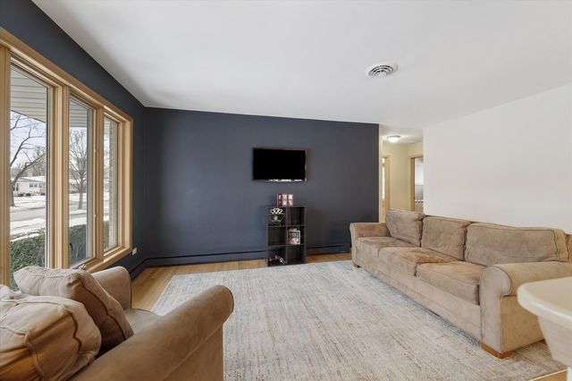 878 S Parkside Avenue, Elmhurst, IL 60126