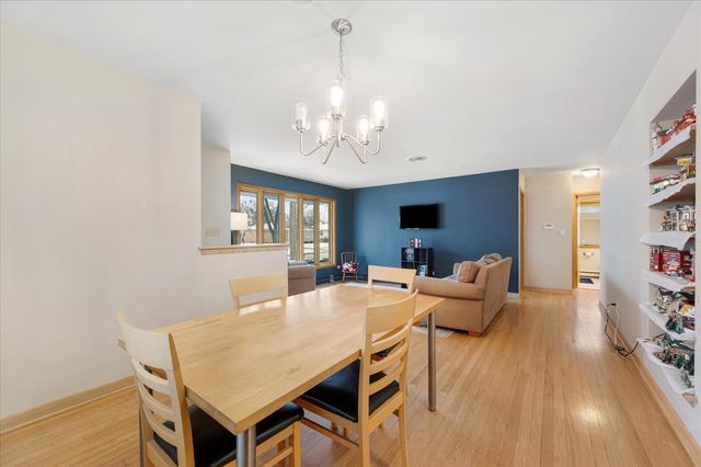 878 S Parkside Avenue, Elmhurst, IL 60126