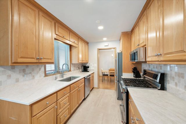 878 S Parkside Avenue, Elmhurst, IL 60126