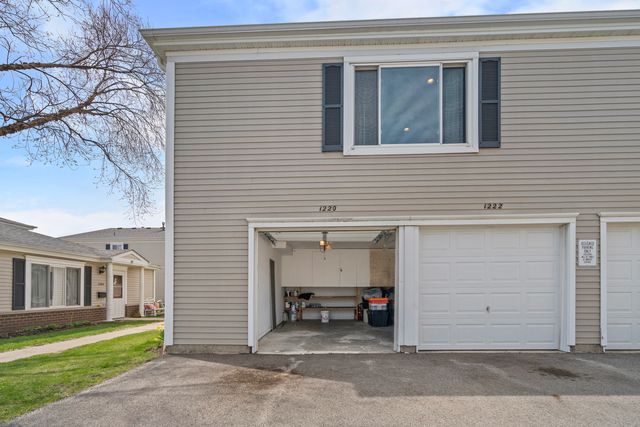1220 Cove Drive 224D, Prospect Heights, IL 60070