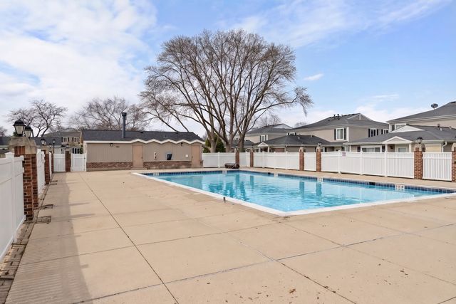 1220 Cove Drive 224D, Prospect Heights, IL 60070