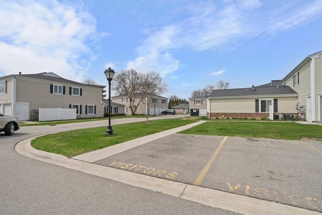 1220 Cove Drive 224D, Prospect Heights, IL 60070